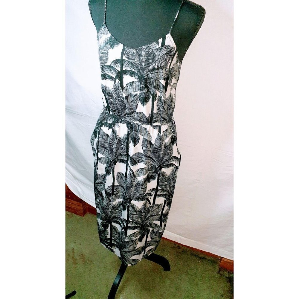 Dress - Picture 2 of 6